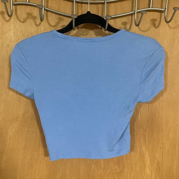 #122- ARITZIA- Sunday best crop top - Picture 2 of 3